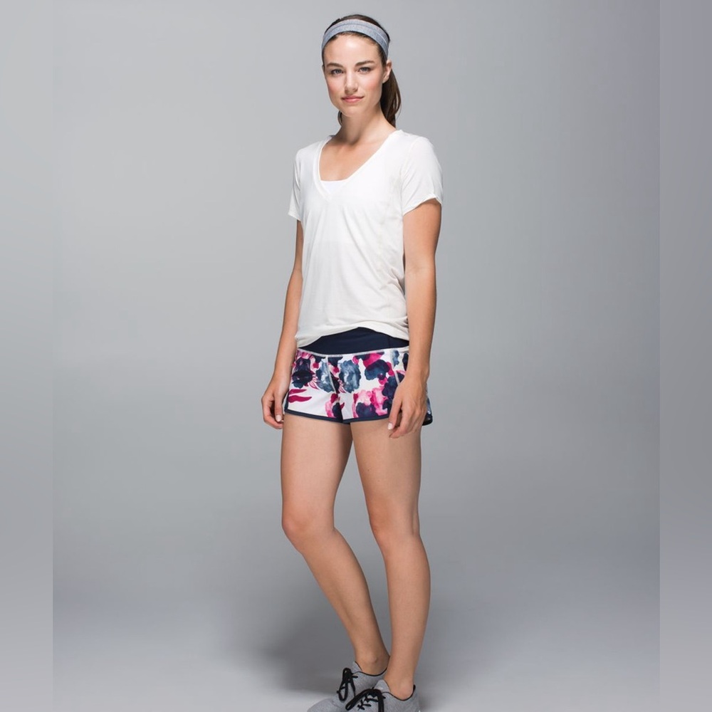 Lululemon Speed Short in Inky Floral Ghost Inkwell Bumble Berry size 6